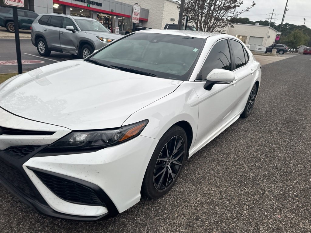 Used 2024  Toyota SE image 5