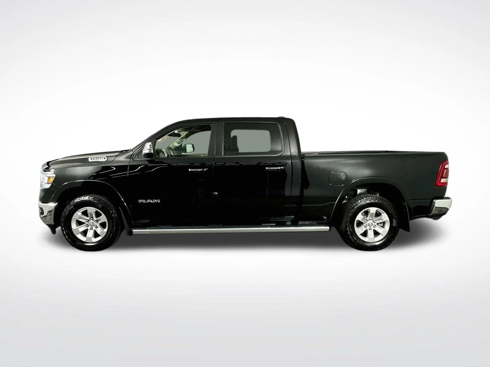 Used 2021 Diamond Black Crystal Pearlcoat Ram Laramie image 5