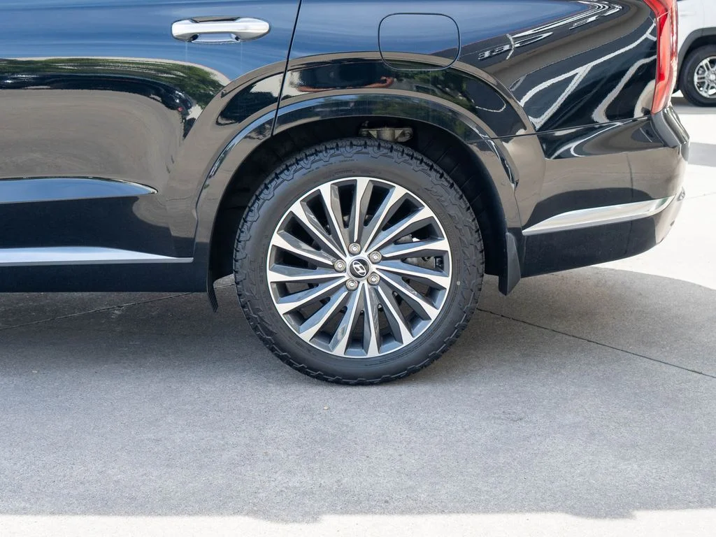 Used 2023 Black Hyundai Calligraphy image 34