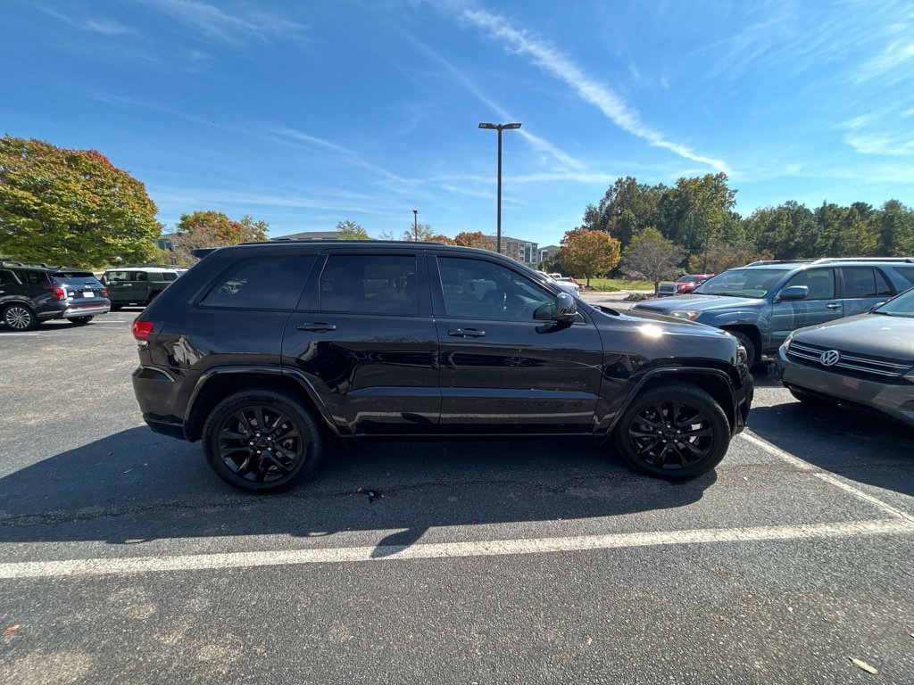 Used 2019 Black Jeep Altitude image 2