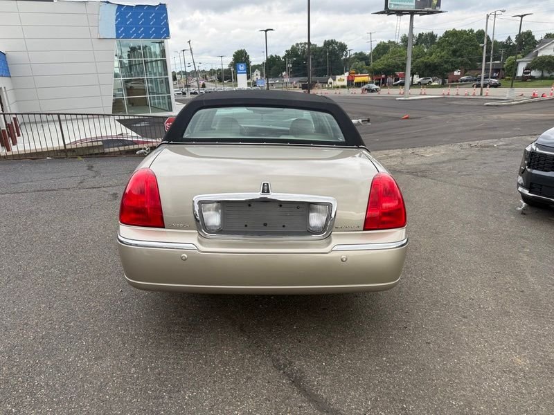 Used 2005 Beige Lincoln Signature image 7