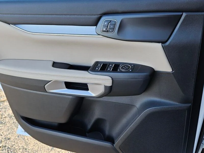 New 2025 Oxford White Ford LARIAT® image 28