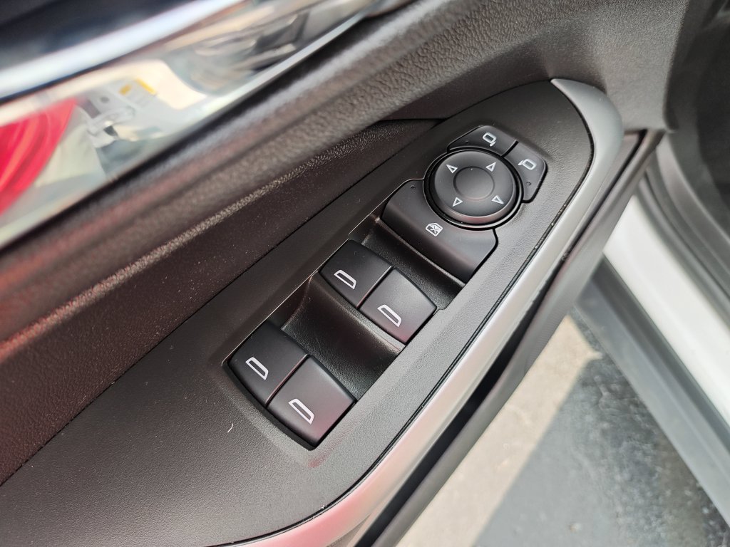 Used 2025 White Chevrolet 1RS image 11