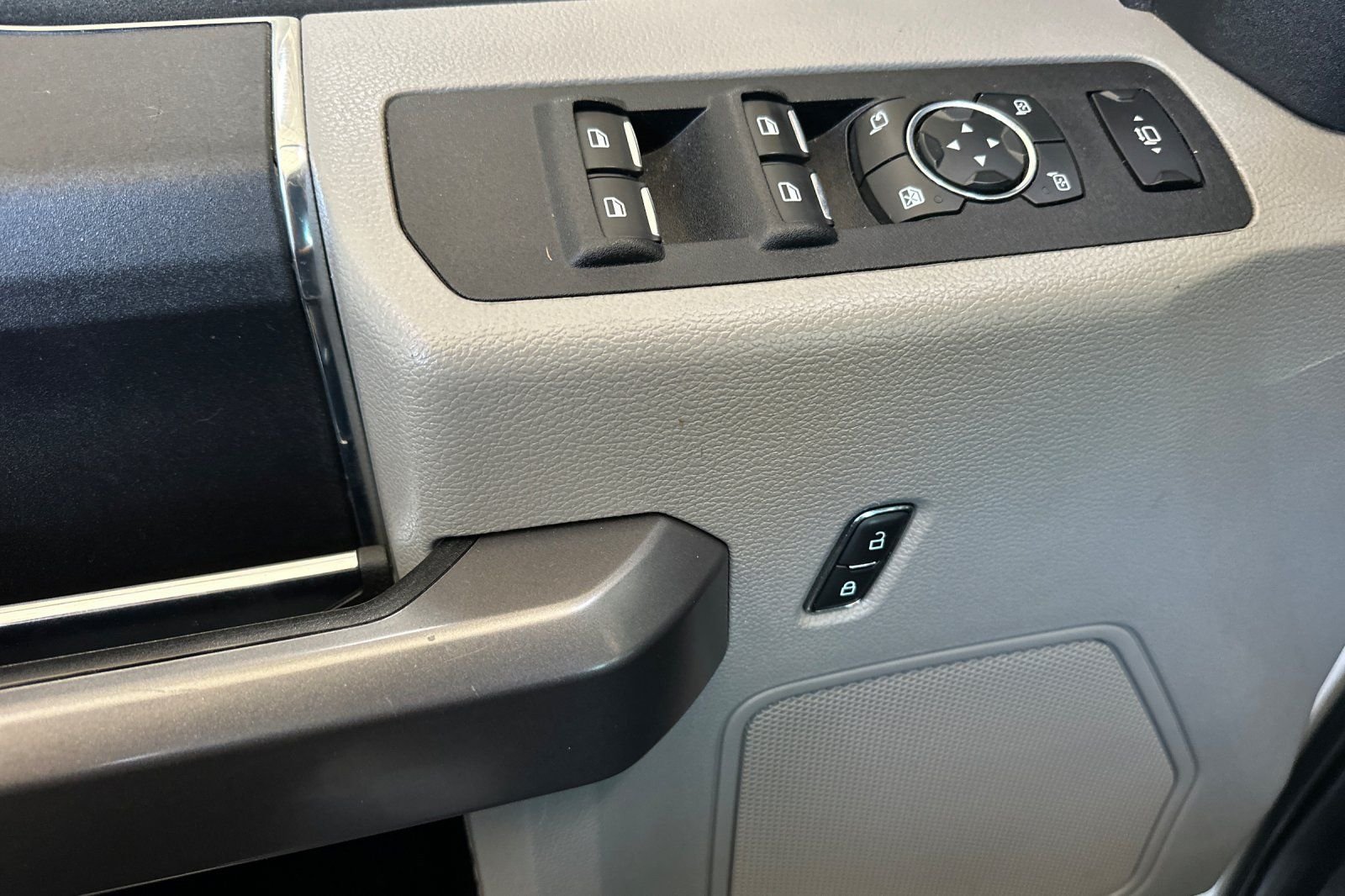 Used 2019 White Ford XLT image 10