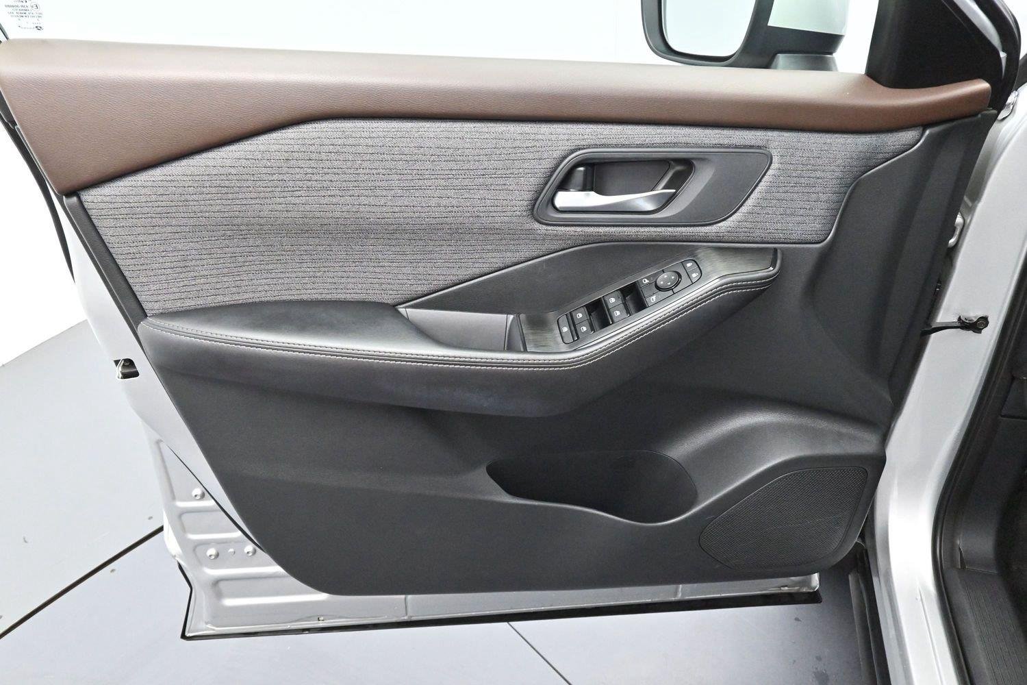 Used 2021 Brilliant Silver Metallic Nissan SV image 9