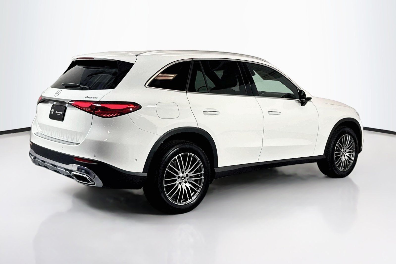 New 2026 Polar White Mercedes-Benz GLC 300 image 5