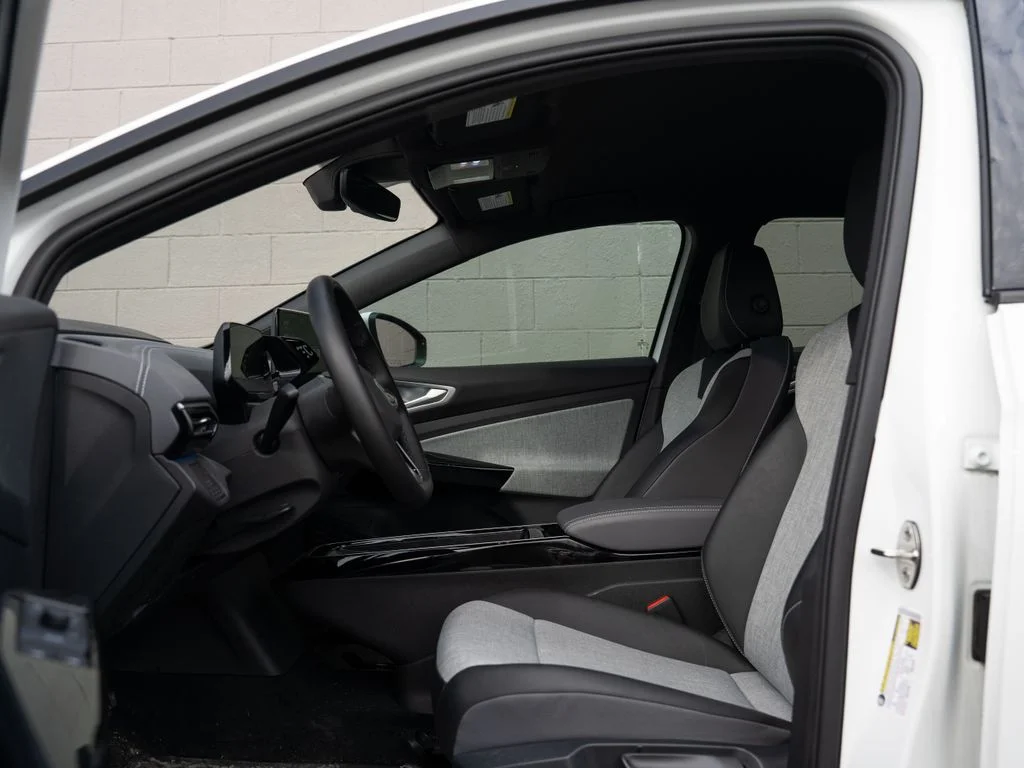 Used 2023 White Volkswagen Pro image 17
