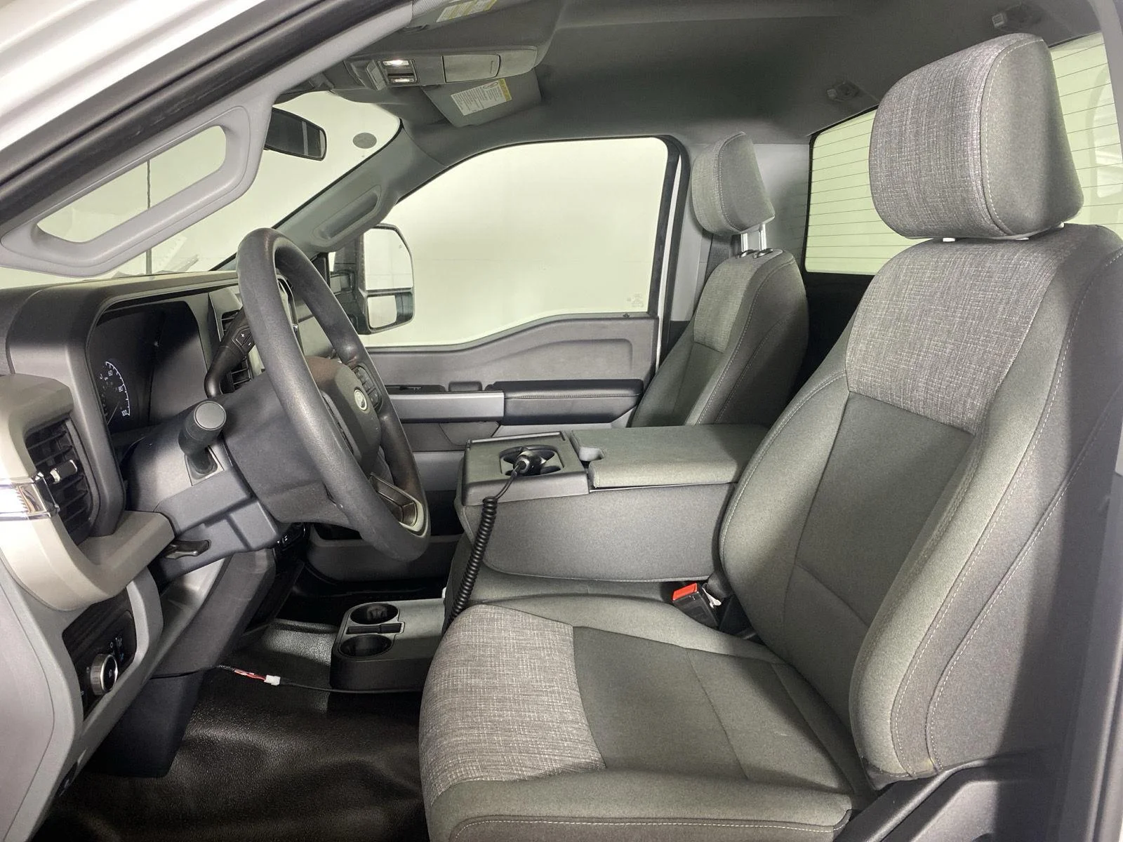 Used 2025 Oxford White Ford XLT image 14