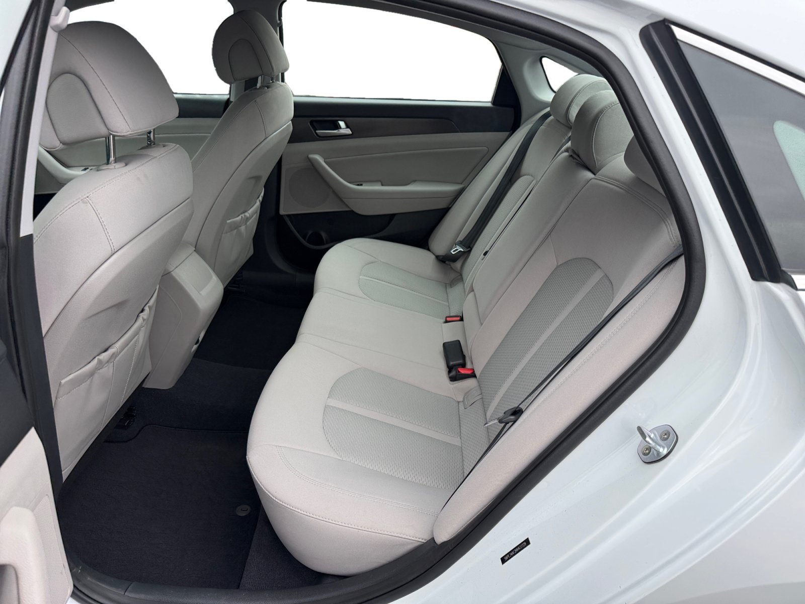 Used 2017 Quartz White Pearl Hyundai Sport image 16