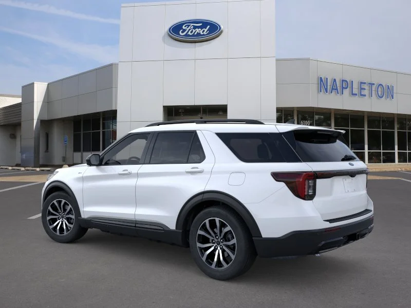 New 2026 Star White Metallic Tri-Coat Ford ST-Line image 4
