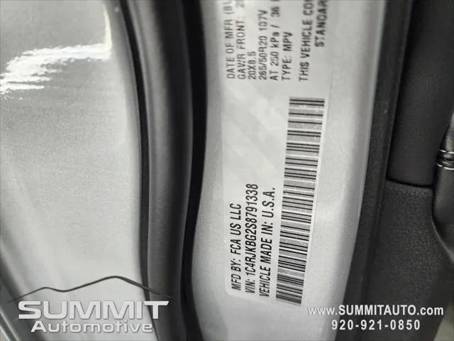 New 2025 Silver Zynith Exterior Paint Jeep Limited image 78