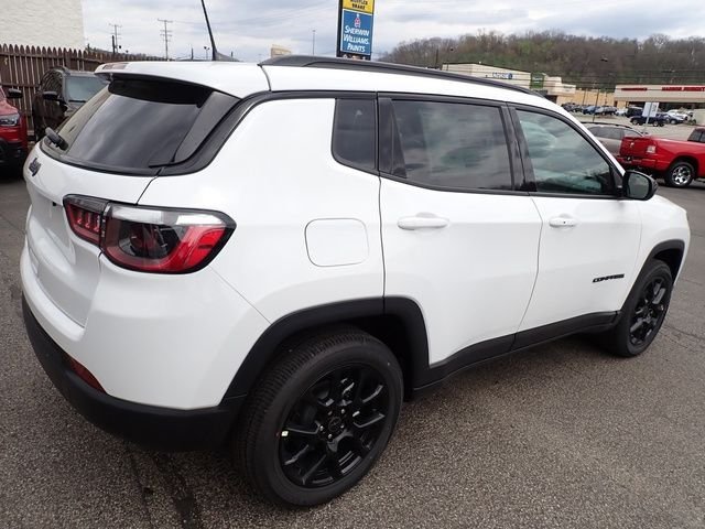 New 2026 Bright White Clearcoat Jeep Latitude image 7