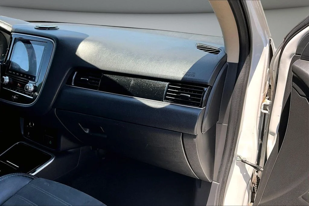 Certified Used 2020  Mitsubishi SE image 27