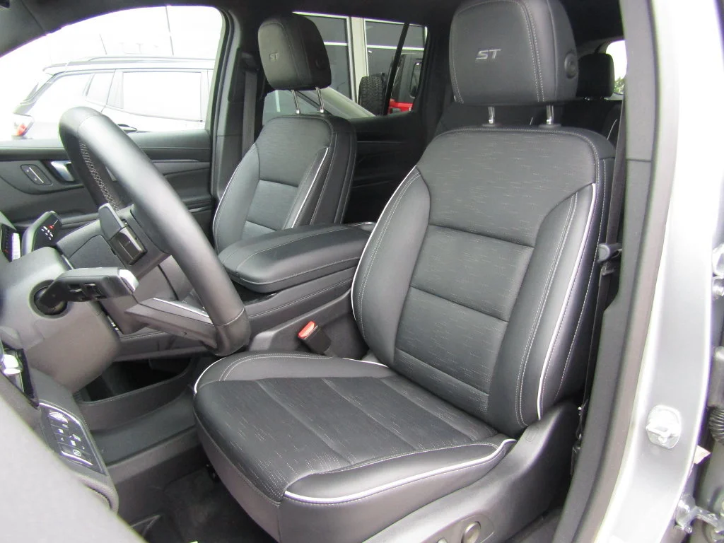 Used 2025 Moonstone Gray Metallic Buick Sport Touring image 26