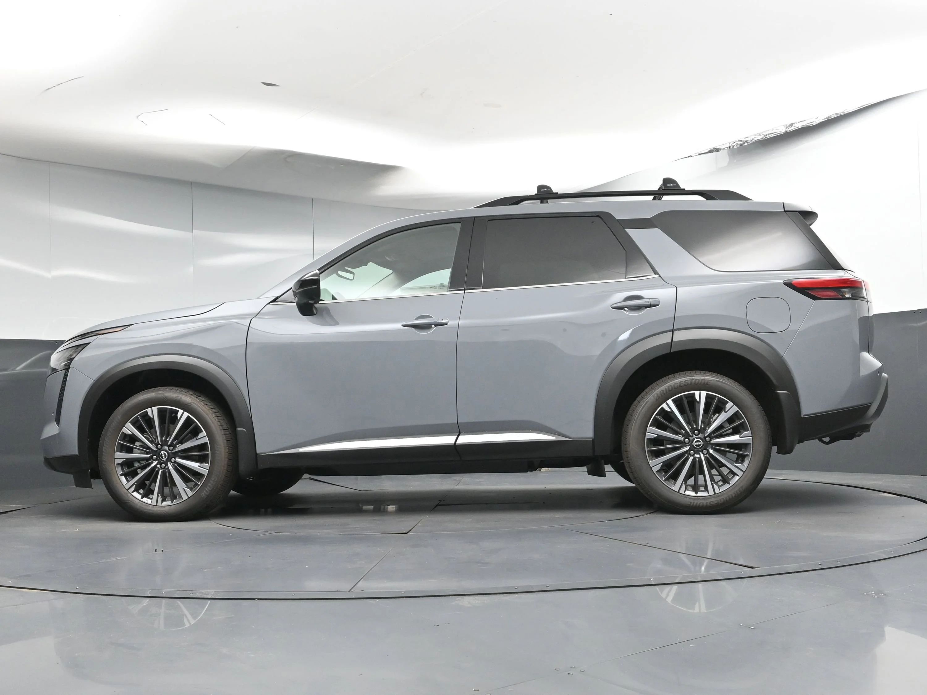 New 2026 Boulder Gray Pearl Nissan Platinum image 32