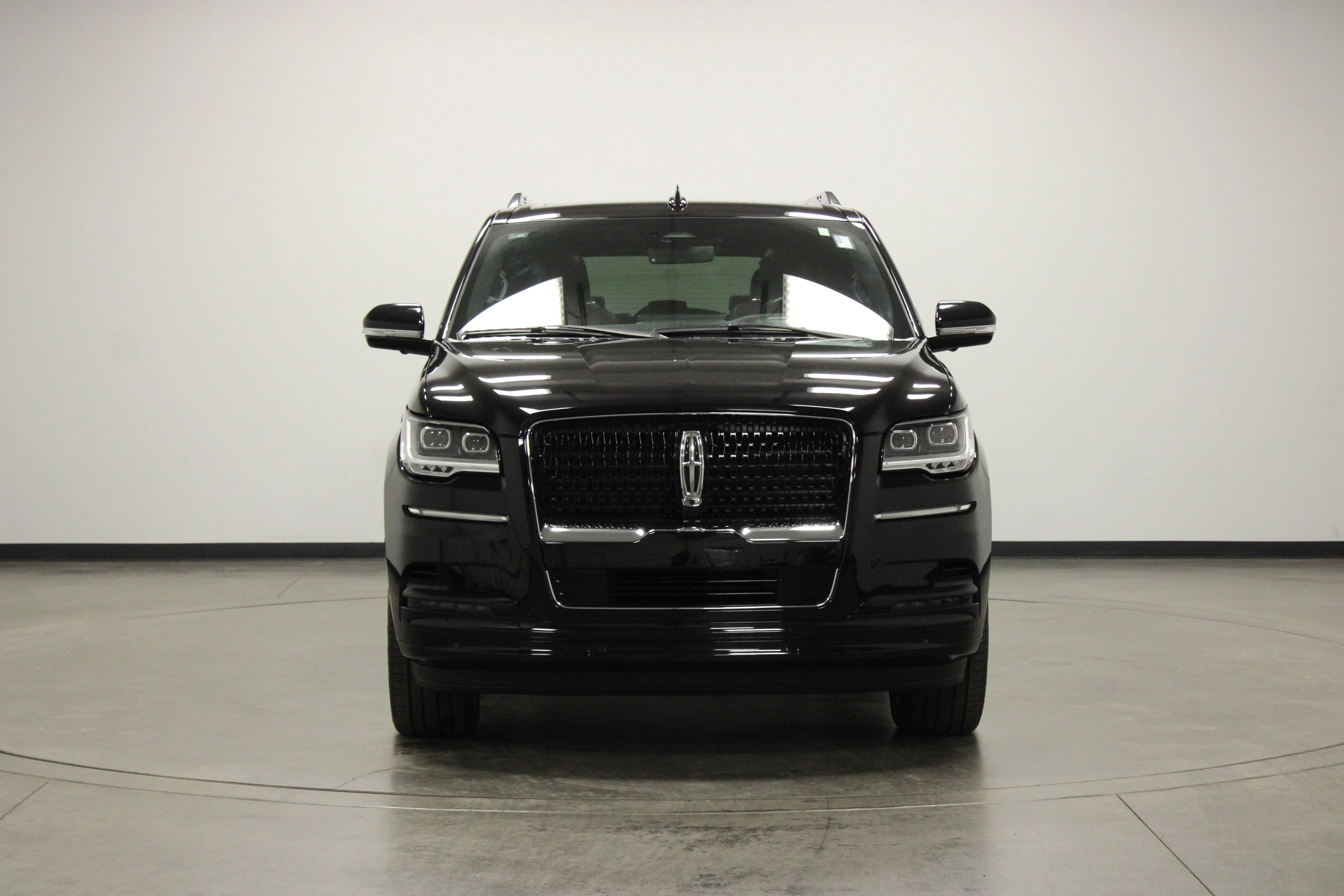 Used 2024 Infinite Black Metallic Clearcoat Lincoln Reserve image 3