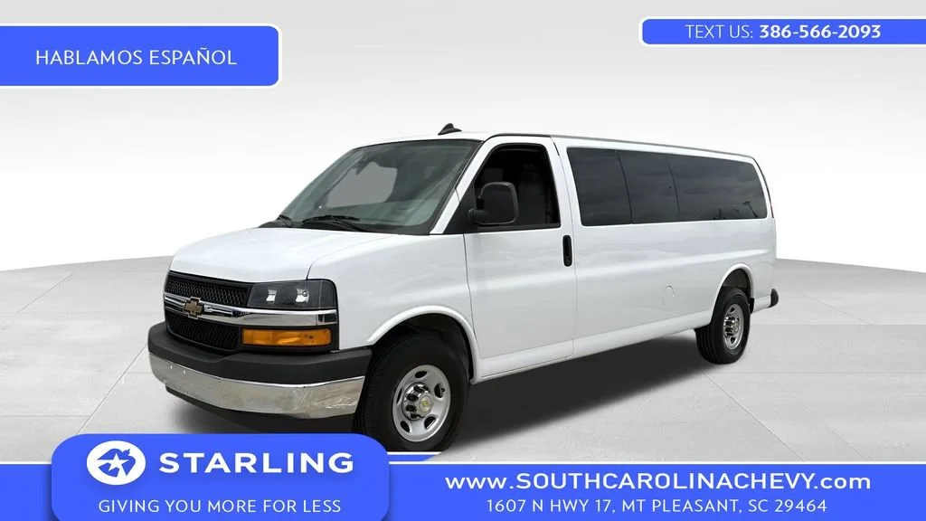 Used 2025 Summit White Chevrolet 1LT image 1