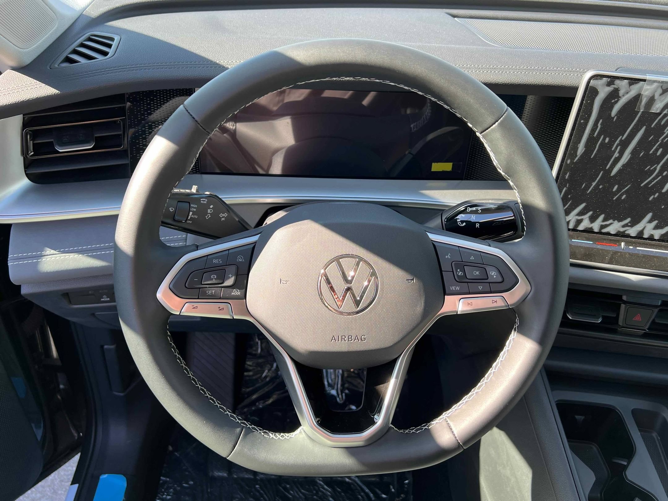 2025 Volkswagen Tiguan SE - Photo 26