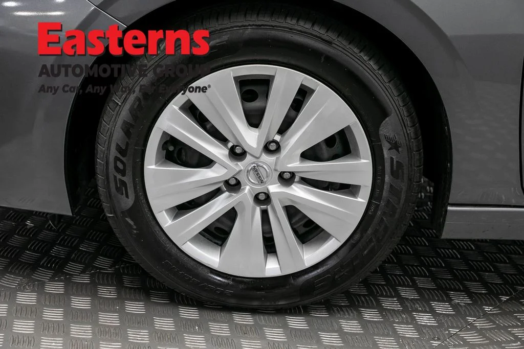 Used 2024 Gray Nissan S image 30