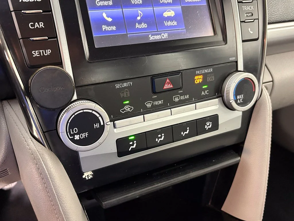 Used 2014 Silver Toyota LE image 24
