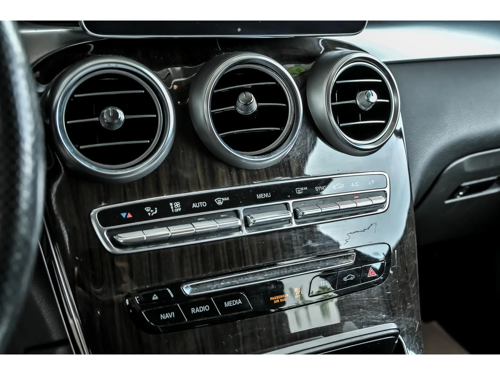 Used 2016 White Mercedes-Benz GLC 300 4MATIC® image 21