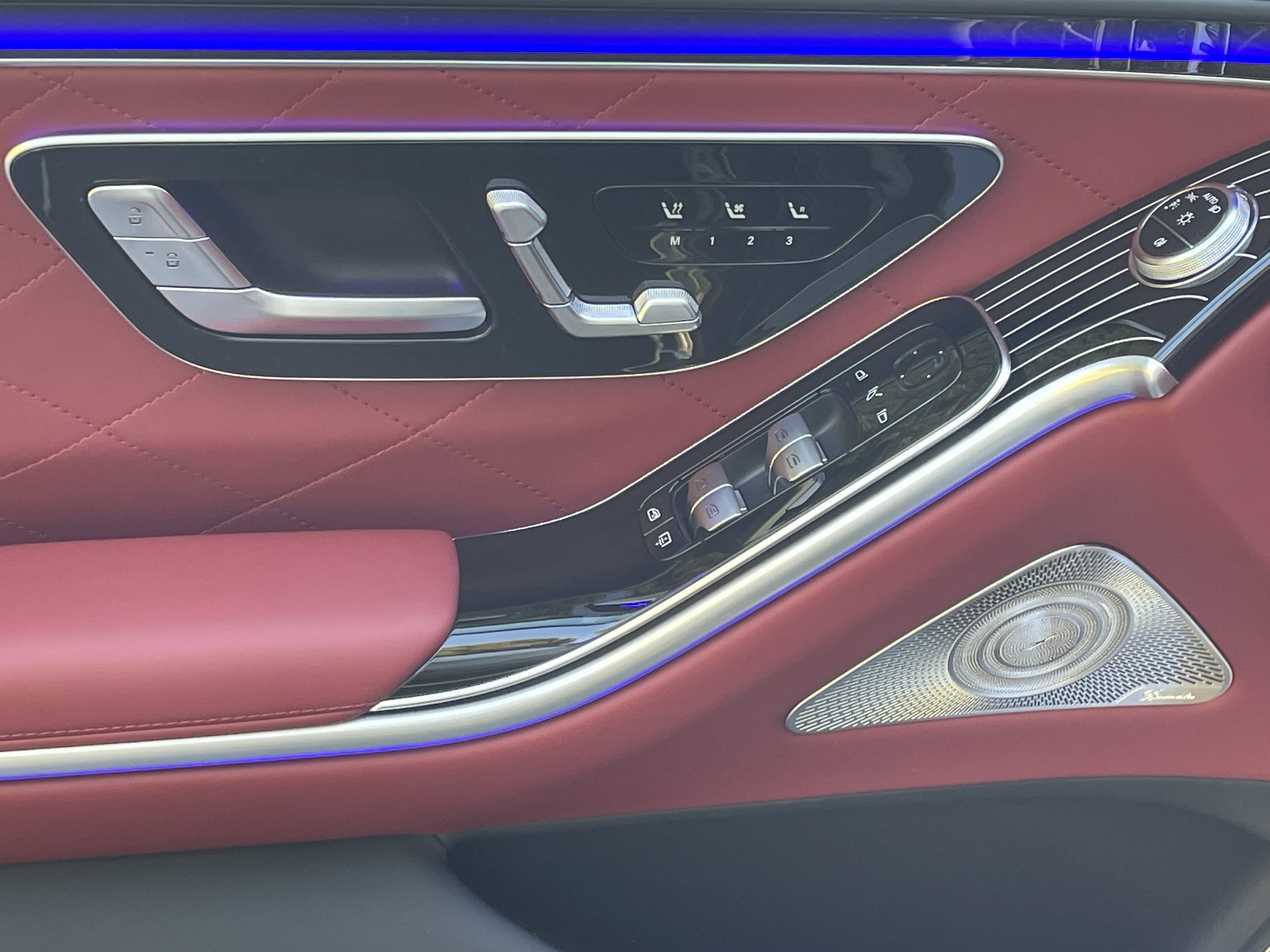 New 2026 MANUFAKTUR Signature Graphite Metallic Mercedes-Benz S 580 4MATIC® Sedan image 16