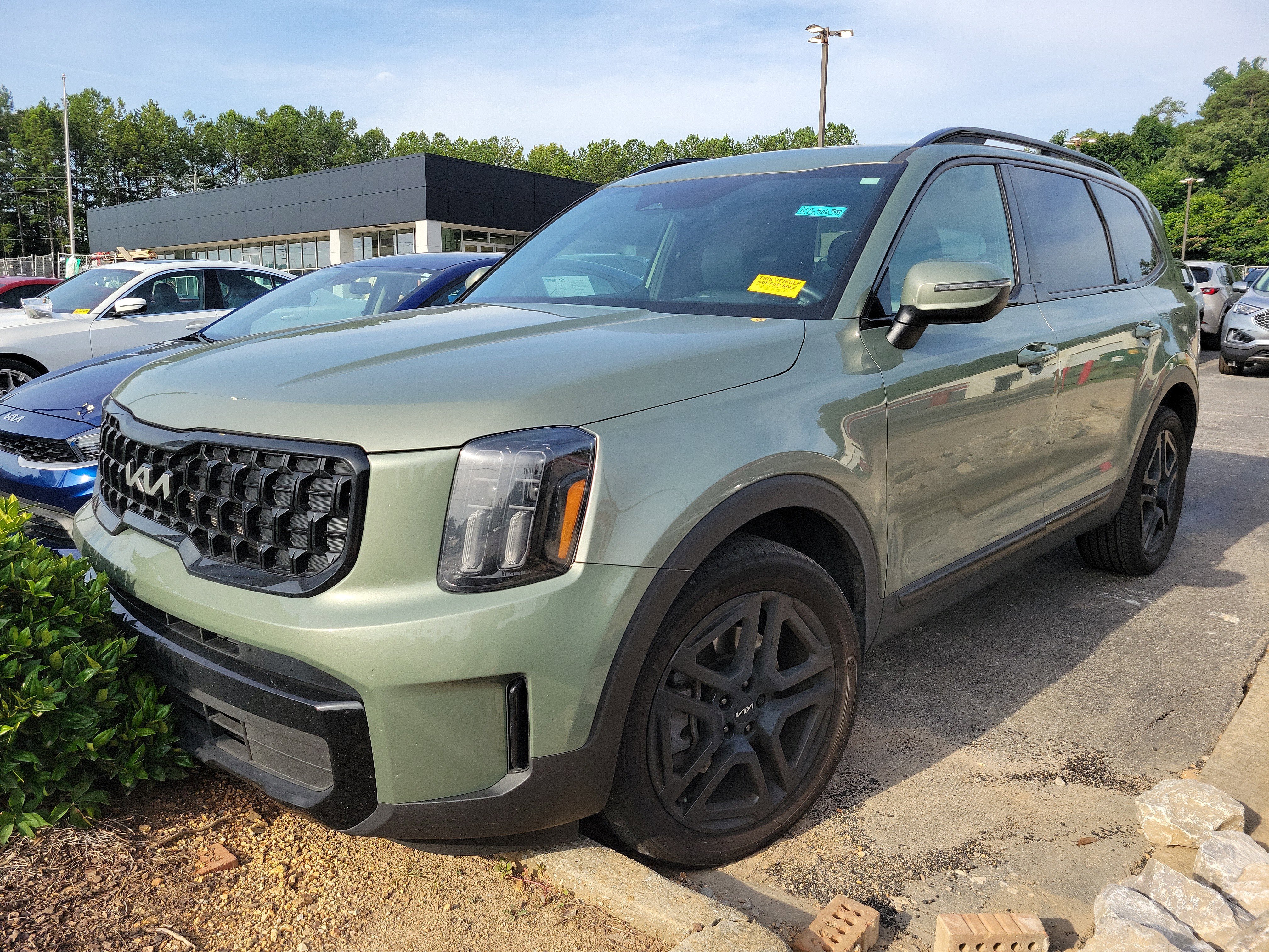 Used 2024 Jungle Green Kia EX X-Line image 1