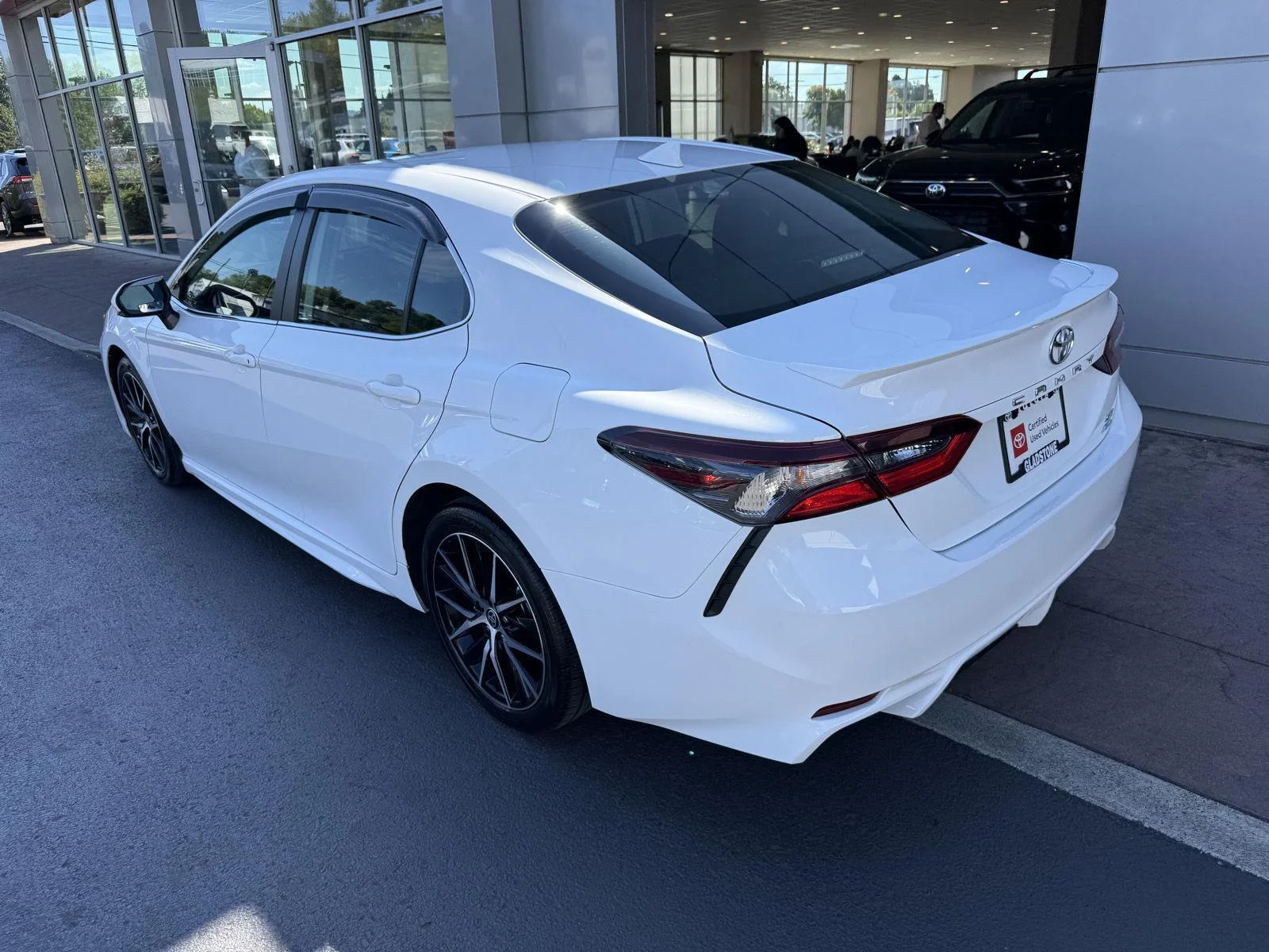Used 2023 Ice Cap Toyota SE image 6