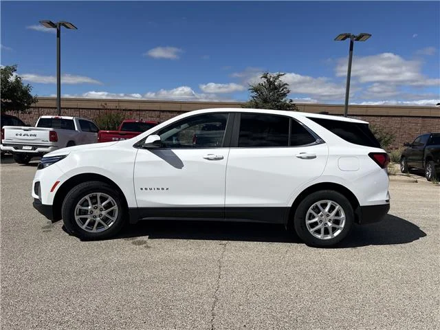 Used 2024 Summit White Chevrolet LT w/1LT Front-Wheel Drive image 4
