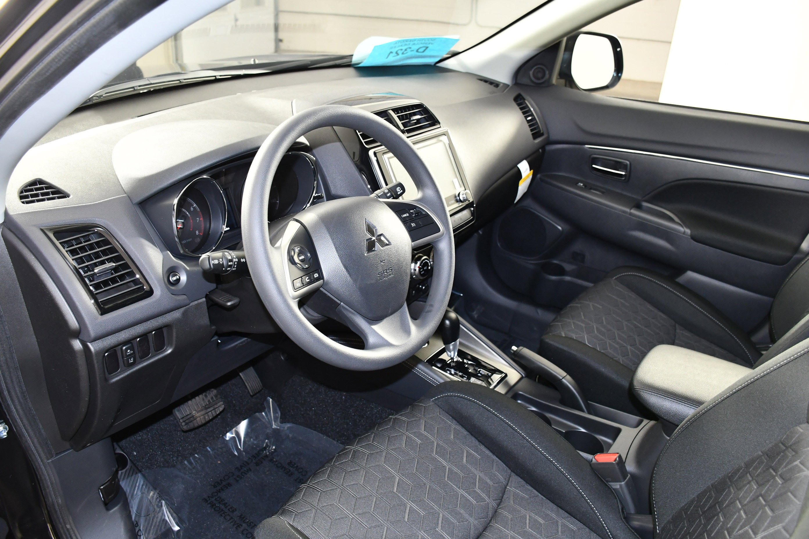 New 2026 Labrador Black Pearl Mitsubishi ES image 2
