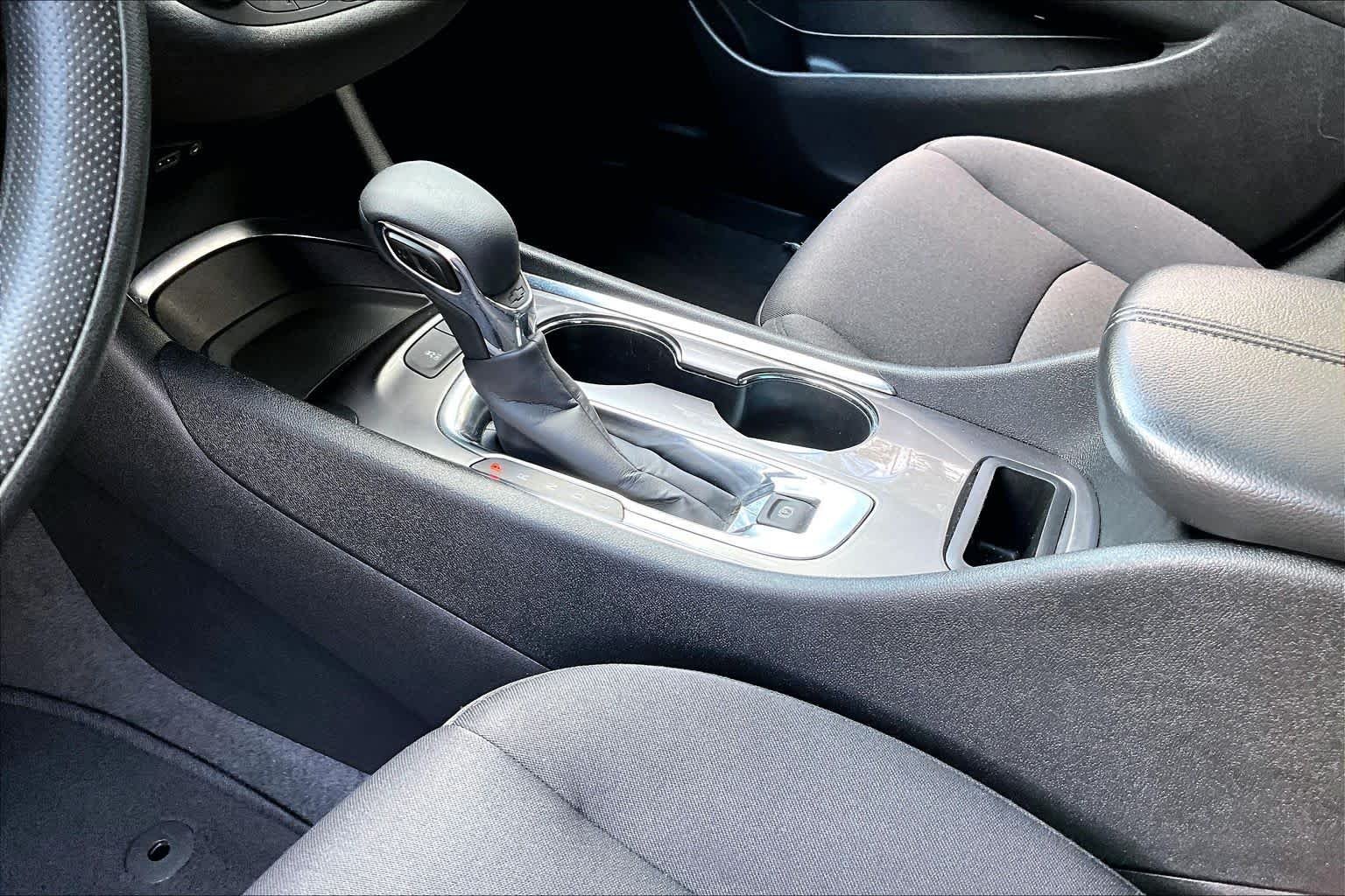 Used 2024 Summit White Chevrolet LT image 16