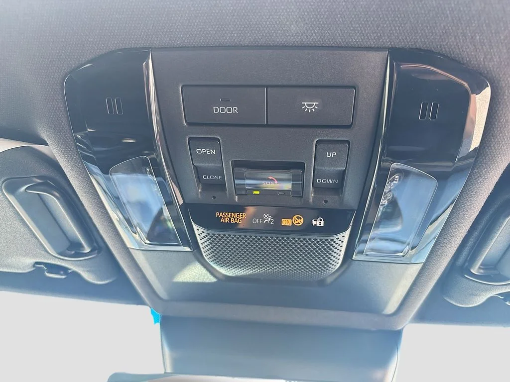 Used 2025  Toyota Base image 29