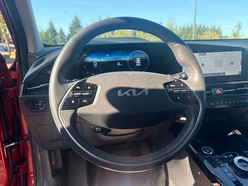 Used 2023 Fire Orange Kia Wind image 10