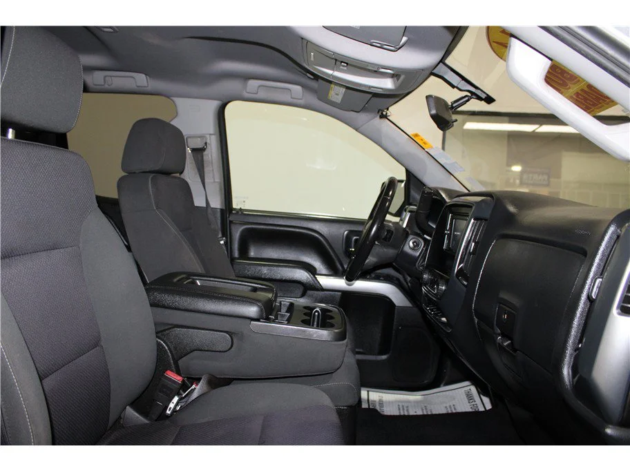Used 2014 Silver Ice Metallic Chevrolet LT image 21