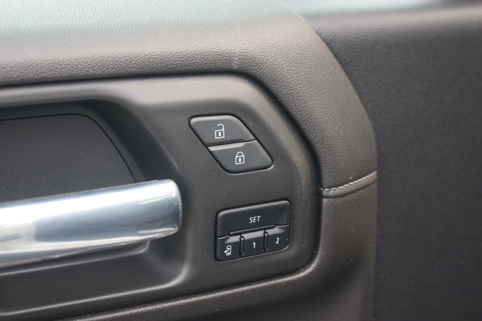 Used 2023 IRIDESCENT PEARL TRICOAT Chevrolet High Country image 15