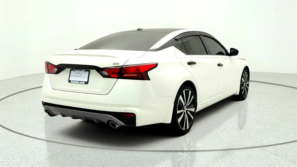 Used 2022 Pearl White Tricoat Nissan 2.5 SR Sedan image 5