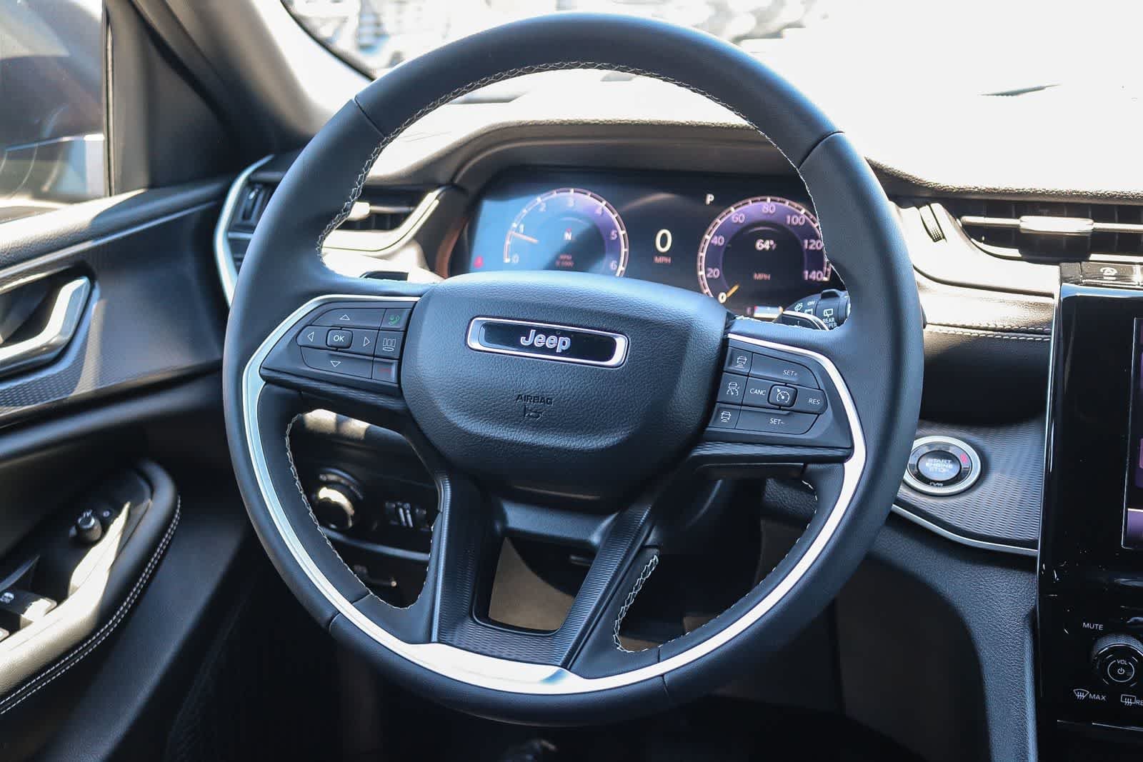 Used 2025 Diamond Black Crystal Pearlcoat Jeep Laredo X image 16