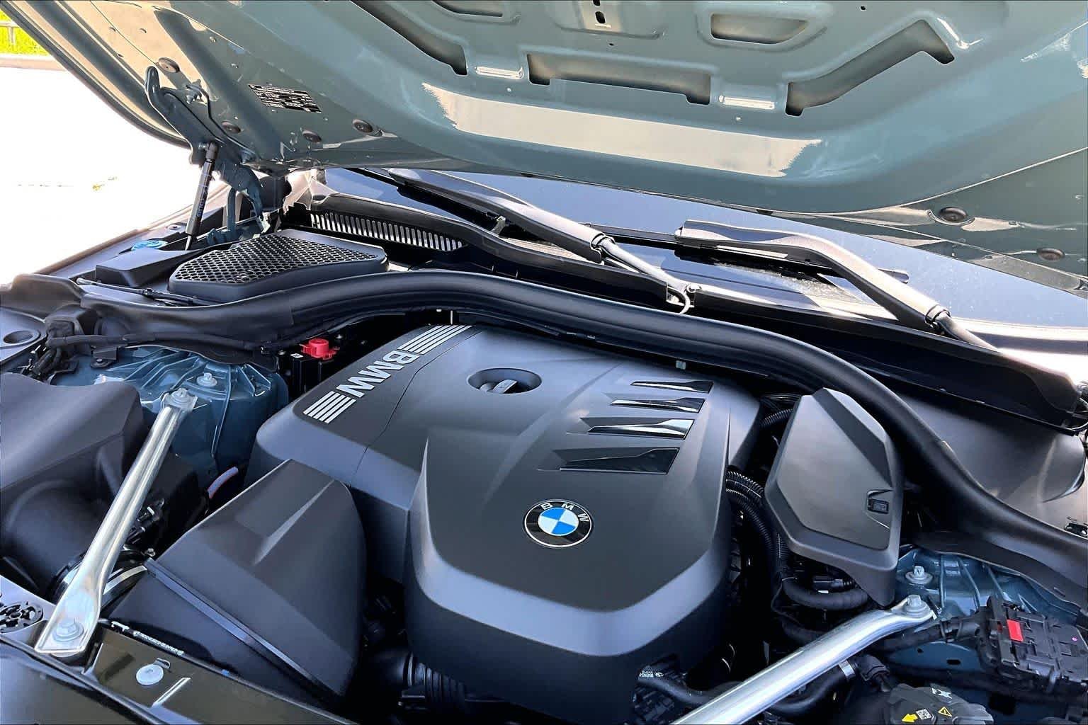 Used 2026 Cape York Green Metallic BMW 530i image 32