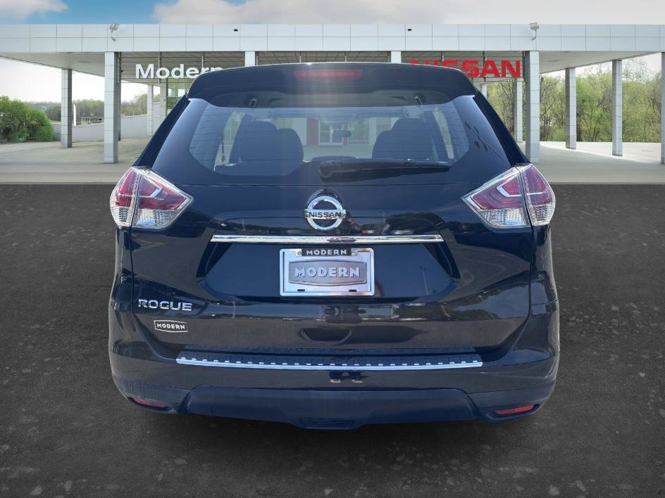 Used 2016 Magnetic Black Nissan S image 16