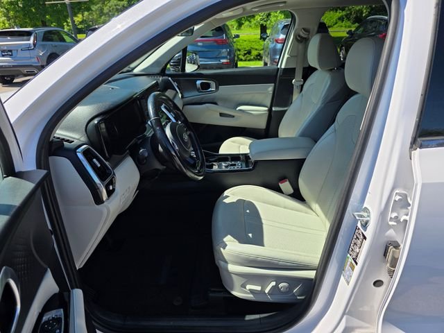 Used 2021 White Kia SX image 16