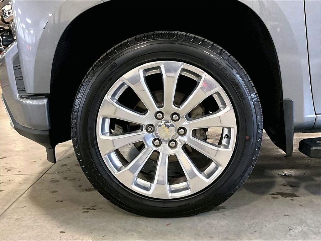 Used 2022 Gray Chevrolet High Country image 7