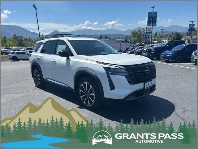2026 Nissan Pathfinder Platinum 4WD's photo