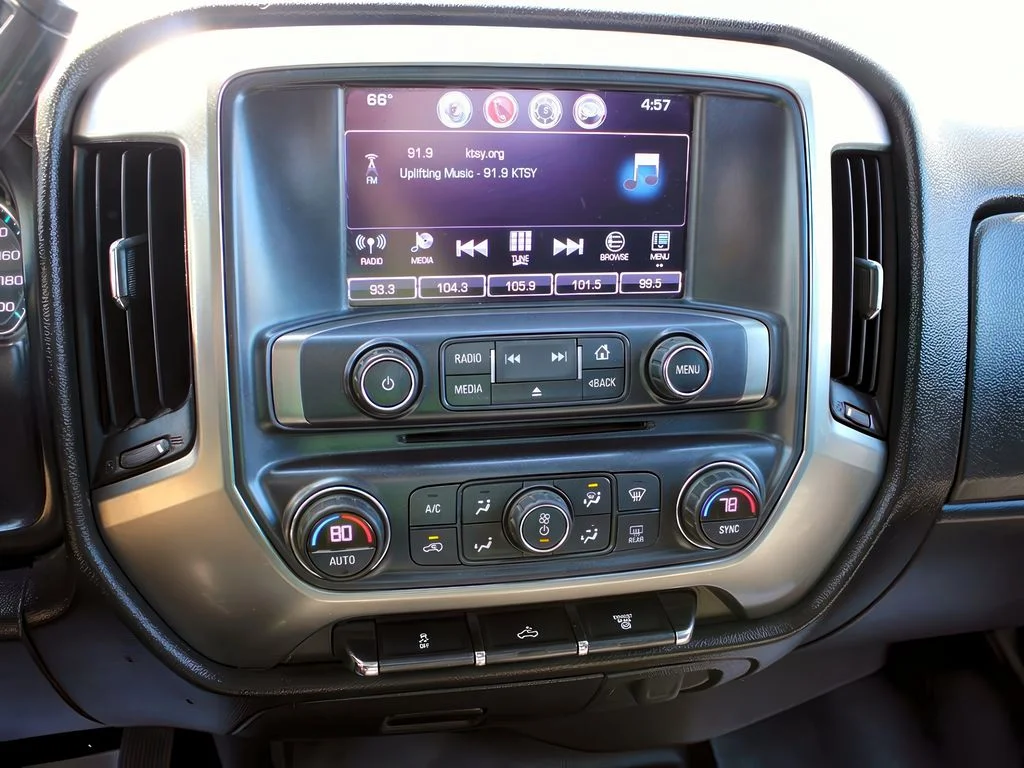 2017 Chevrolet Silverado 2500HD LT - Photo 17