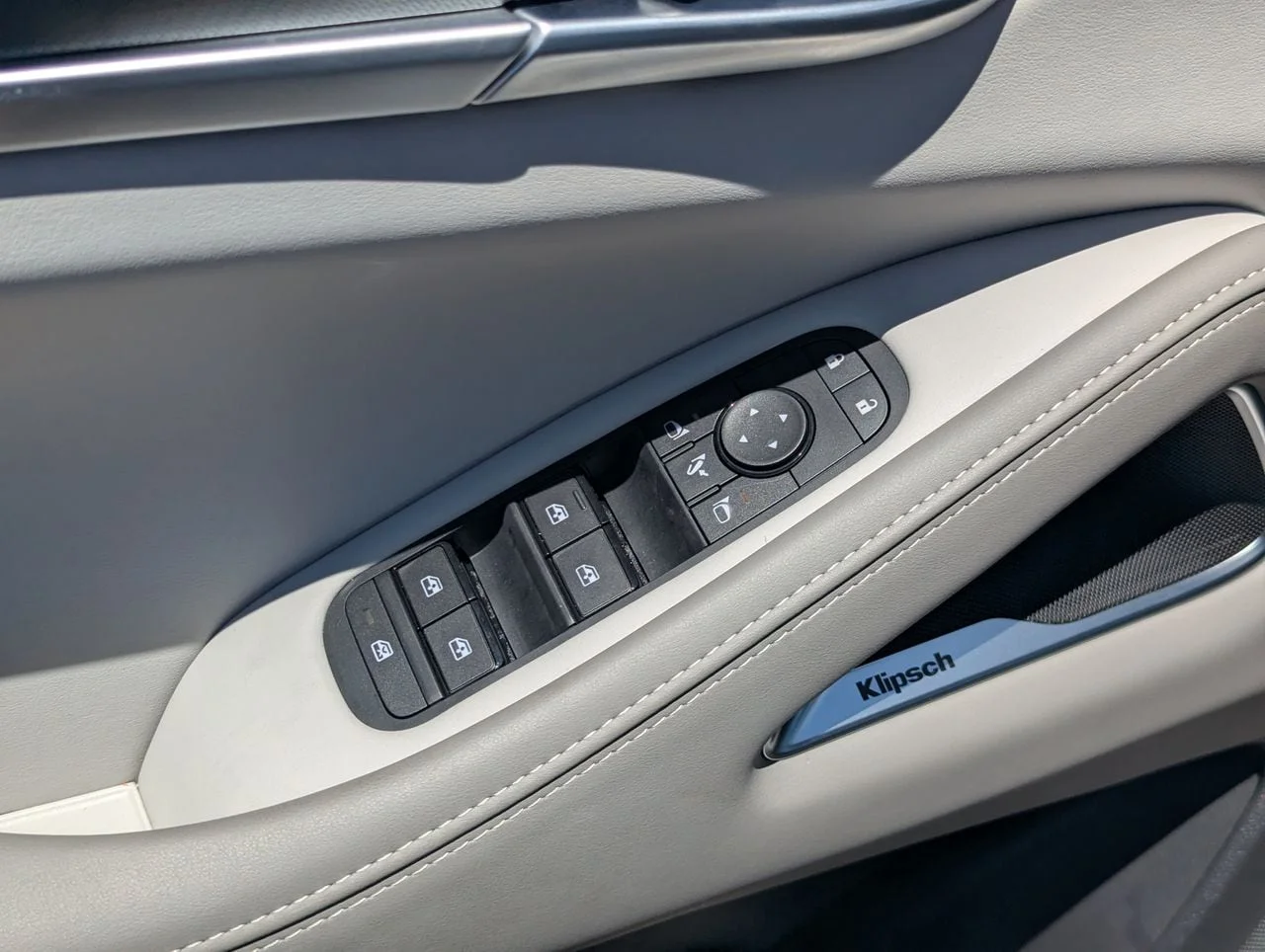 Used 2027 RADIANT WHITE INFINITI Luxe AWD image 21
