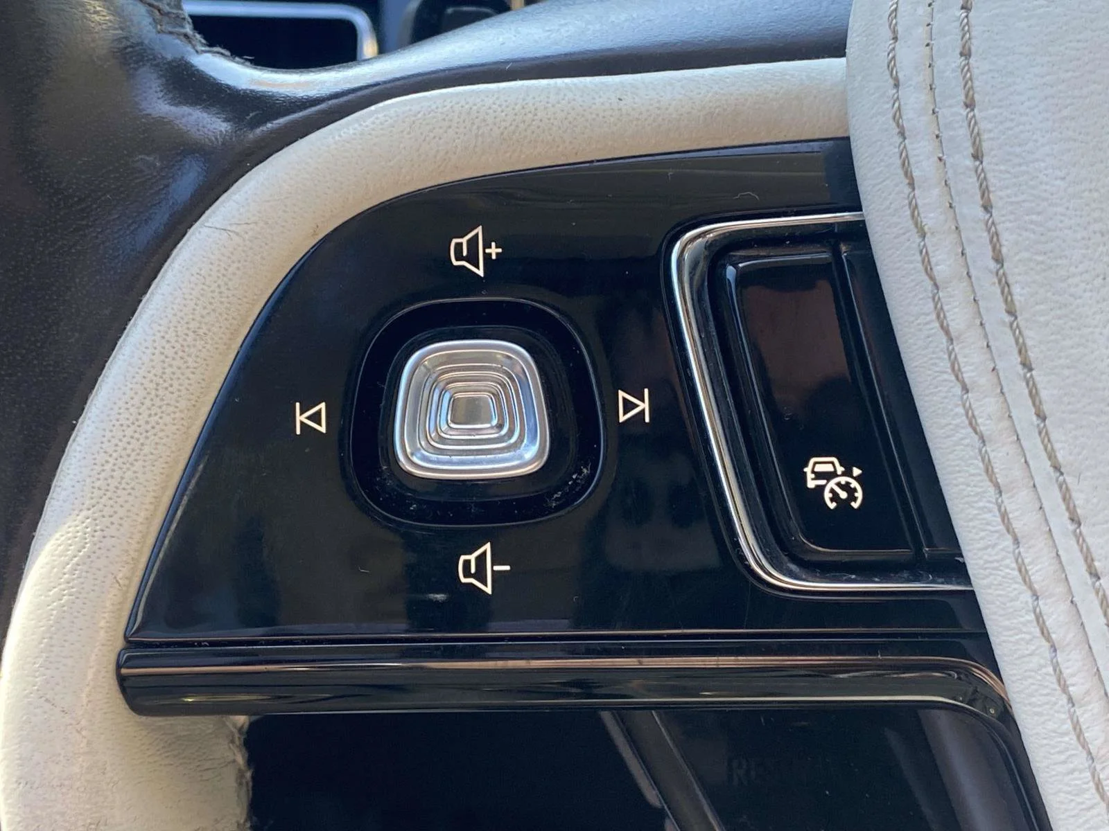 Used 2020 Gray Lincoln Black Label Grand Touring image 26