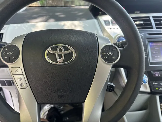 Used 2014 Silver Toyota Three image 17