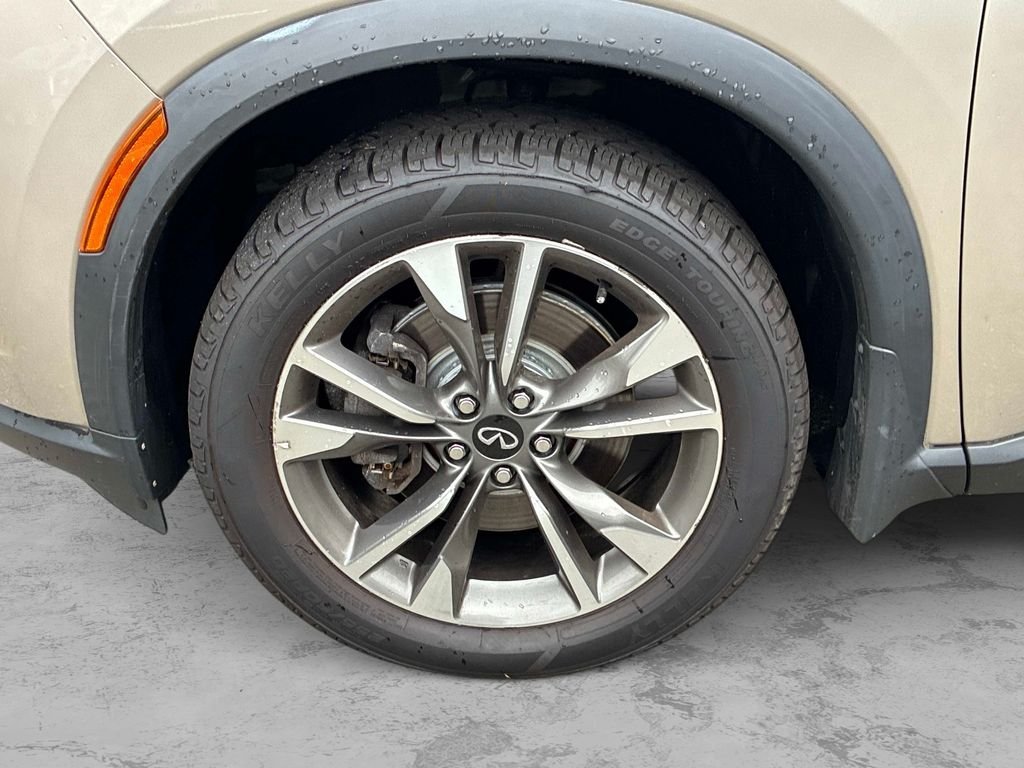 Used 2023 Silver INFINITI LUXE image 22
