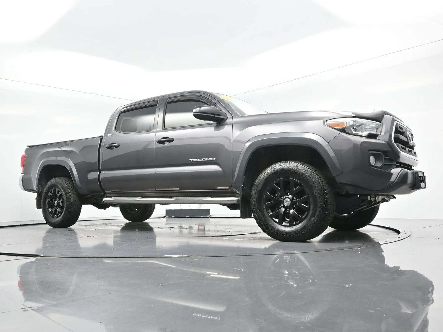 Used 2017 Magnetite Gray Metallic Toyota SR5 image 40