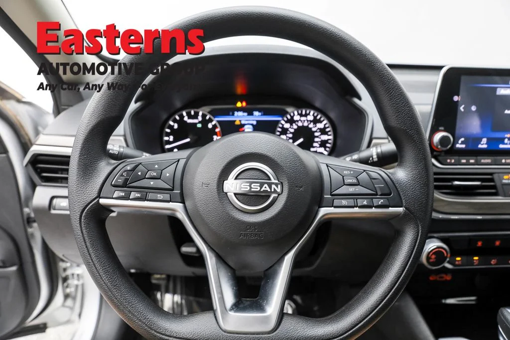 Used 2024 Silver Nissan 2.5 SV image 10