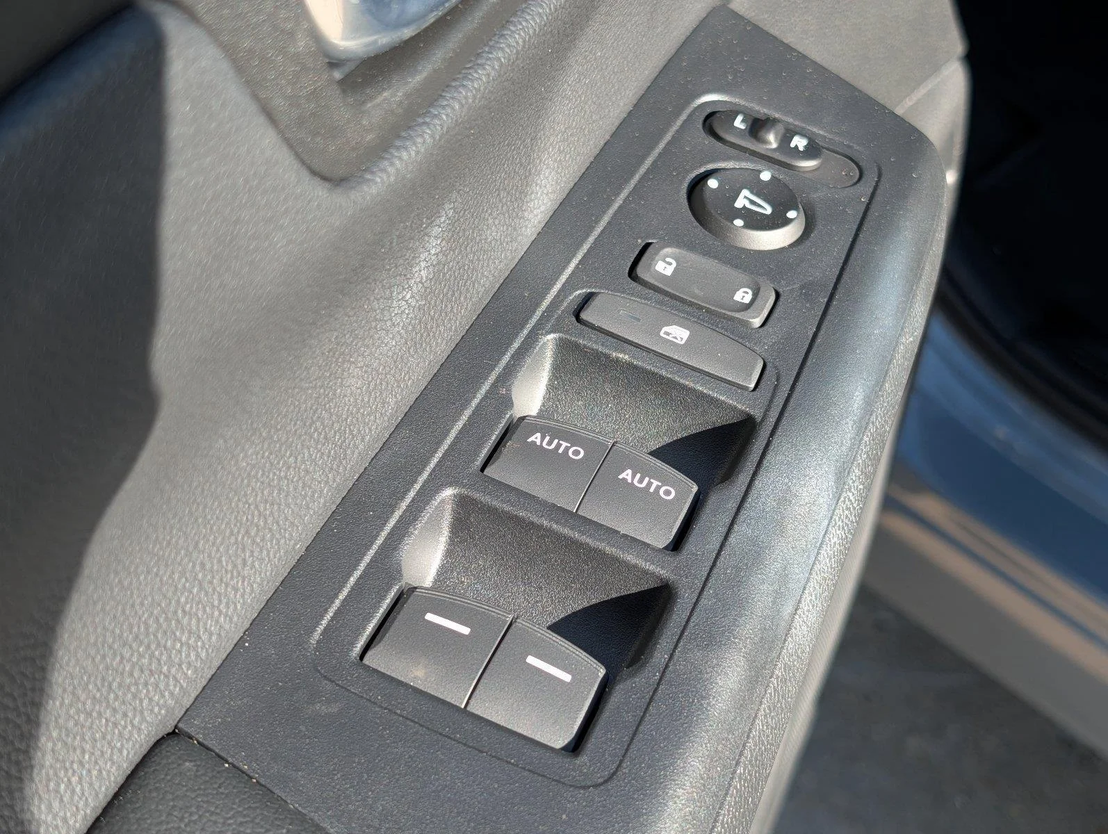 Used 2025 Urban Gray Pearl Honda EX image 14